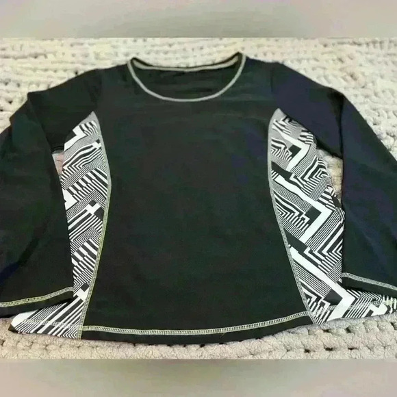 Athleisure Black with design on sides Top Size Large - Picture 1 of 4